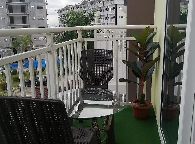 Azur Suites: Stylish Airport Retreat With Netflix And Luxe Pool Apartment *