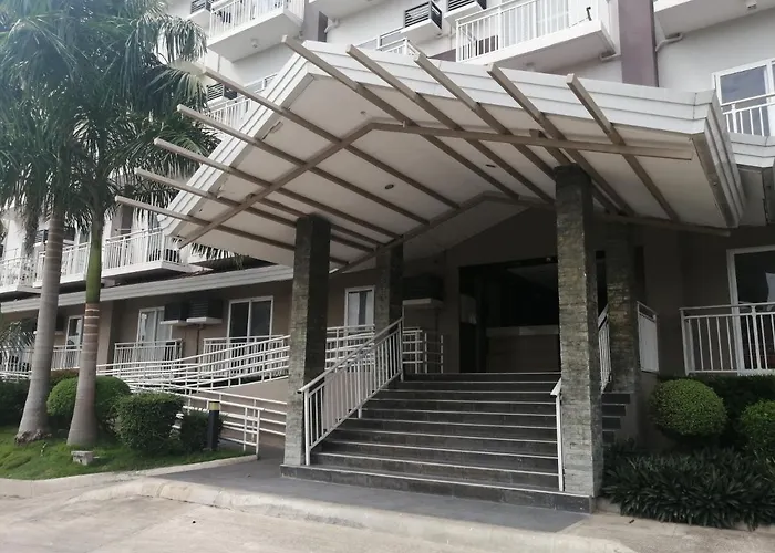 Azur Suites: Stylish Airport Retreat With Netflix And Luxe Pool Apartment *