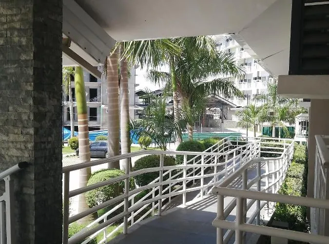 Azur Suites: Stylish Airport Retreat With Netflix And Luxe Pool Lapu-Lapu City