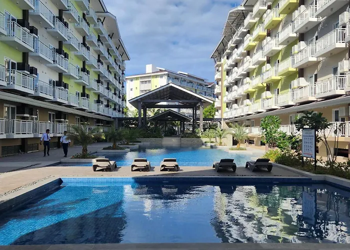 Azur Suites: Stylish Airport Retreat With Netflix And Luxe Pool *