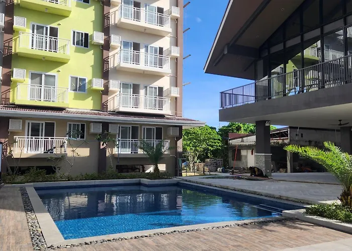 Azur Suites: Stylish Airport Retreat With Netflix And Luxe Pool *