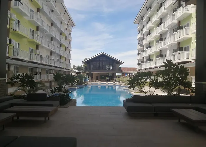 Apartment Azur Suites: Stylish Airport Retreat With Netflix And Luxe Pool