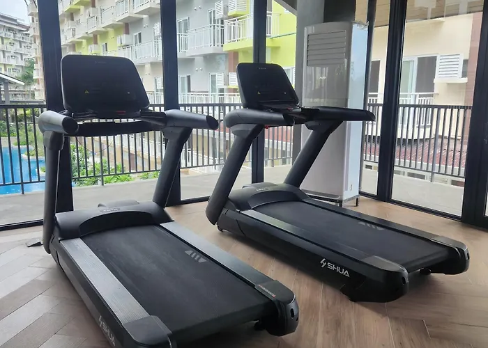Apartment Azur Suites: Stylish Airport Retreat With Netflix And Luxe Pool *